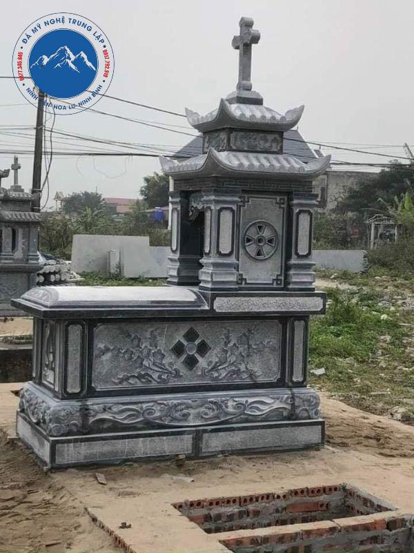 Mẫu mộ đá Công giáo chạm khắc hoa văn thánh giá tinh tế