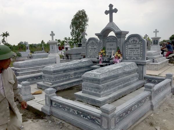 Mẫu mộ đá công giáo kết hợp hoa văn độc đáo