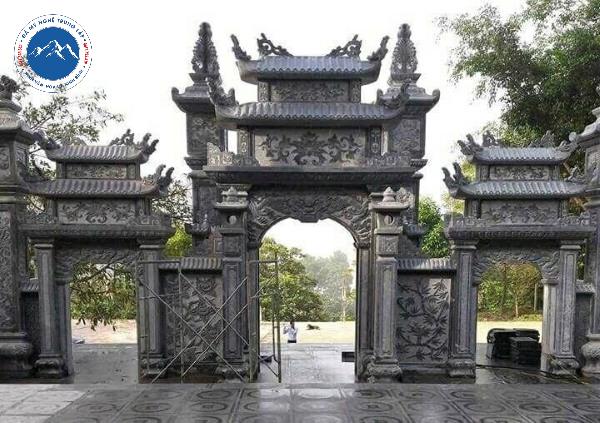 Mẫu mộ đá đôi nguyên khối chạm khắc hoa văn