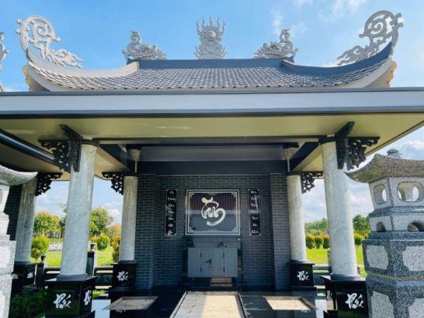 Mẫu mộ đá hoa cương đen nguyên khối sang trọng uy nghiêm