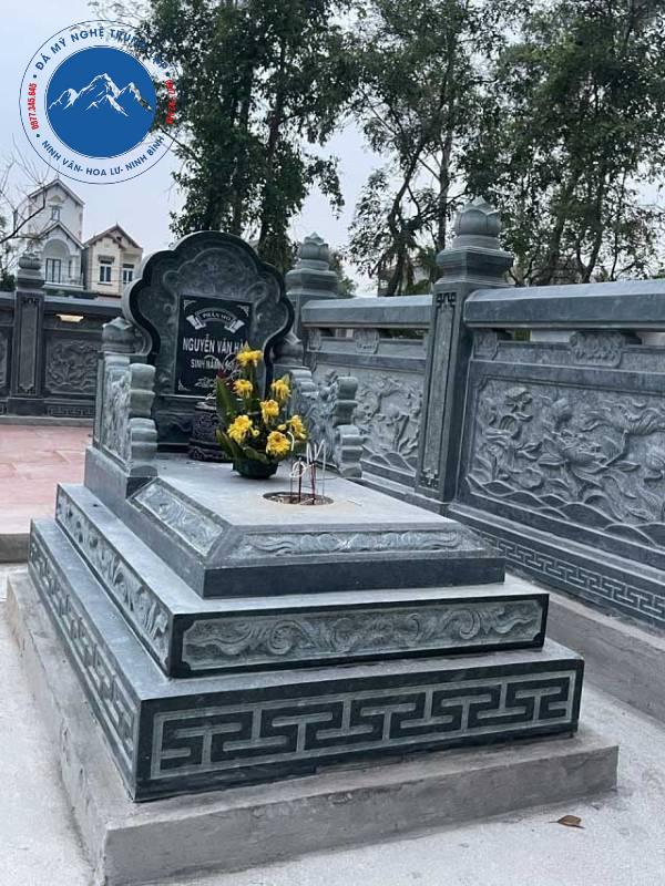 Mẫu mộ đá tam cấp vững chãi được nhiều gia chủ chọn