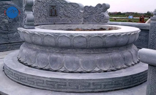 Mẫu mộ đá tròn chạm hoa văn cánh sen vô cùng tinh xảo