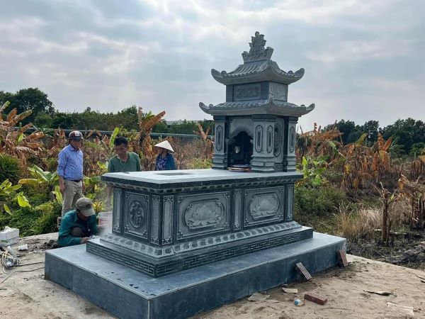 Mẫu mộ đá xanh 2 mái với thiết kế đơn giản, tinh tế