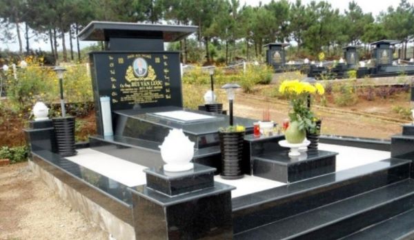 Mẫu mộ đôi đá hoa cương hiện đại với đường nét tối giản