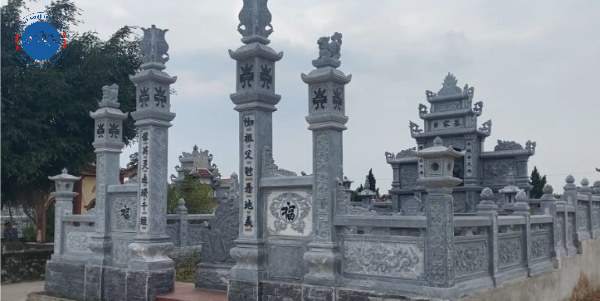 Mẫu mộ đôi đá xanh rêu dành cho ông bà tổ tiên