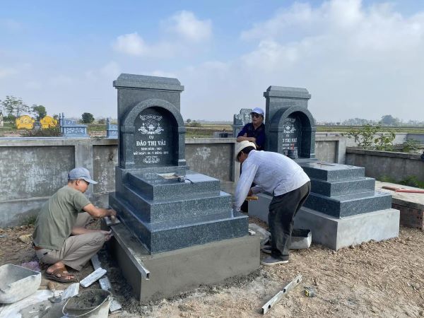Mẫu mộ đơn giản vẫn giữ nét trang nghiêm và truyền thống