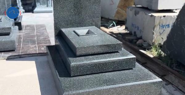 Mẫu mộ granite 3 cấp đen bóng sang trọng nhất