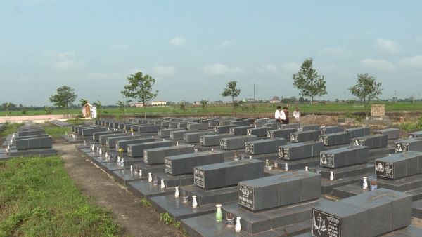 Mẫu mộ liệt sĩ hiện đại, tinh tế, đơn giản