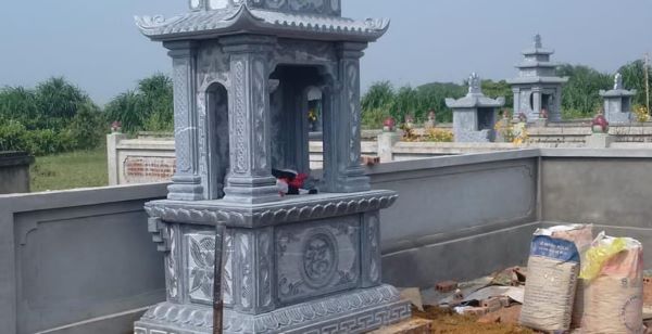 Mẫu mộ mái che đá nguyên khối vững chãi