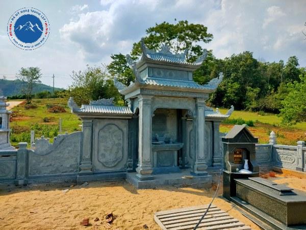 Mẫu mộ mái đao truyền thống chạm rồng phượng uốn lượn sinh động