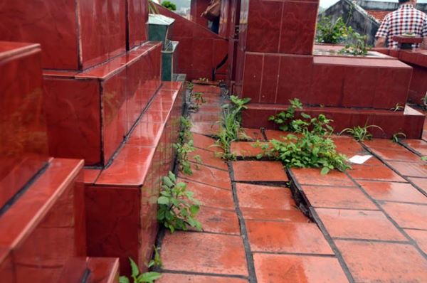 Mộ bị lún hoặc xuất hiện vết nứt