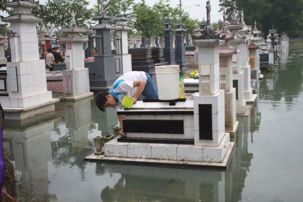 Mộ bị úng nước lâu ngày