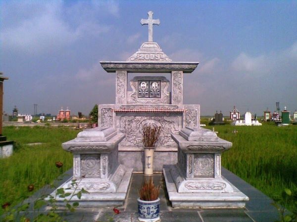 Mộ công giáo làm bằng loại đá nào?