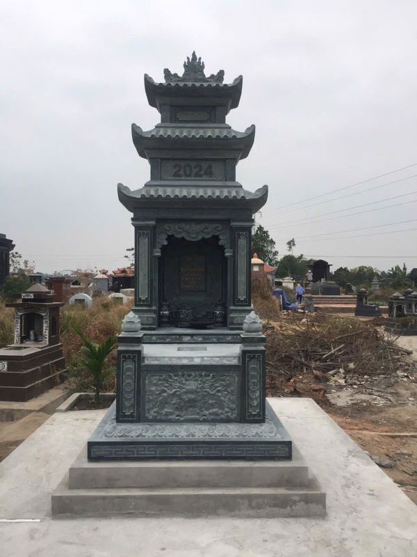 Mộ đá ba mái hay còn gọi là mộ đá ba đao