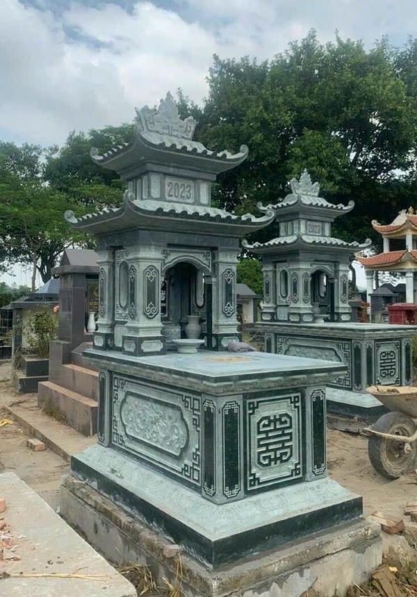 Mộ đá ba mái hoa văn phong thủy hài hòa cân đối chuẩn xác