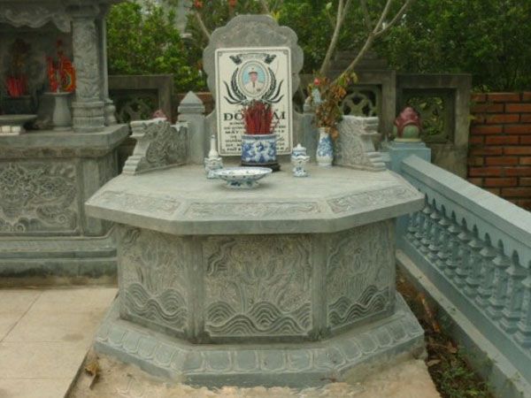Mộ đá bát giác hay còn gọi là mộ tám cạnh