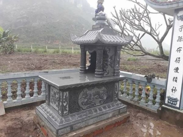 Mộ đá có mái che tam cấp tôn vinh vẻ đẹp truyền thống