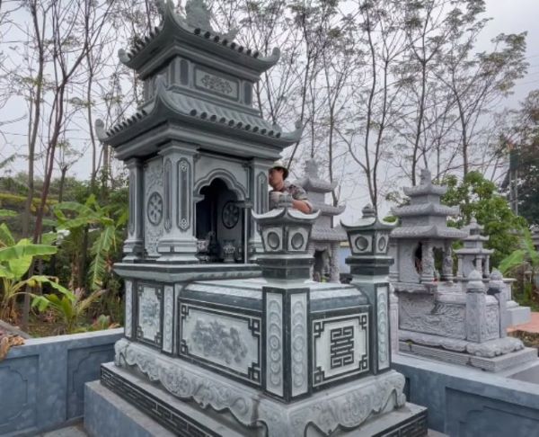 Mộ đá công giáo đơn giản nhưng đầy ý nghĩa