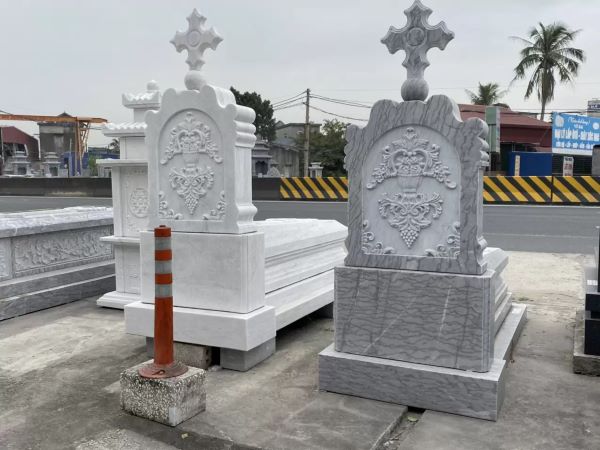 Mộ đá công giáo thể hiện sự kính trọng với người đã khuất