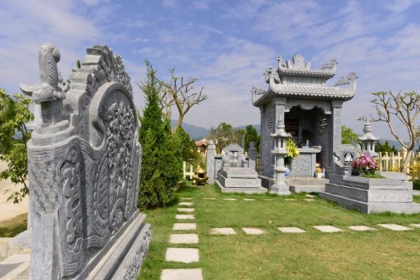 Mộ đá đôi dùng cho cải táng hoặc hỏa táng theo phong thủy