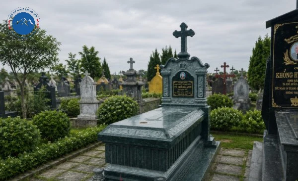 Mộ đá granite xanh rêu thiết kế tinh xảo cho khu nghĩa trang