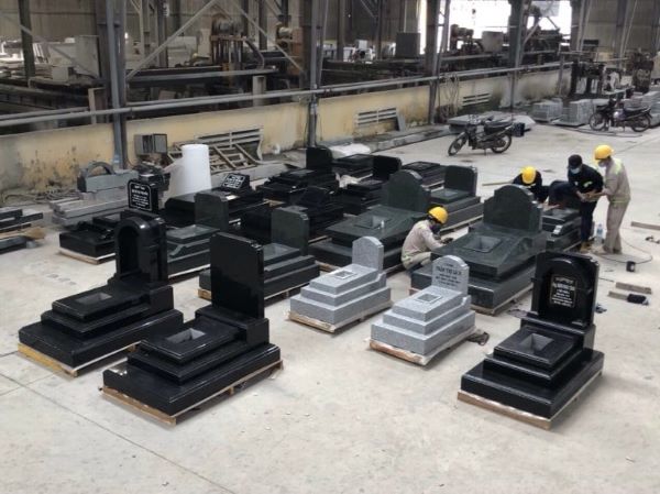 Mộ đá hoa cương khắc họa tiết cổ điển