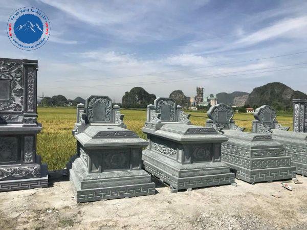 Mộ đá không mái kết hợp bia đá nguyên khối