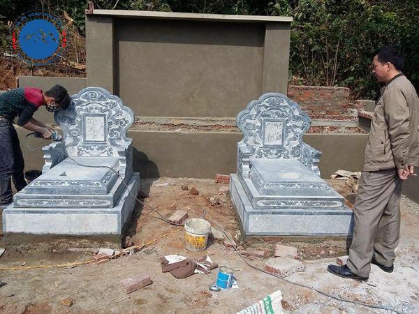 Mộ đá không mái xanh rêu chạm rồng tinh xảo