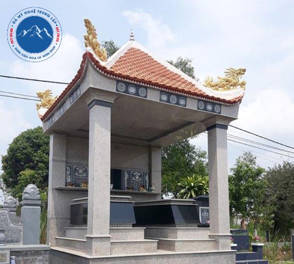 Mộ đá một đao chạm khắc hoa văn sen cổ kính