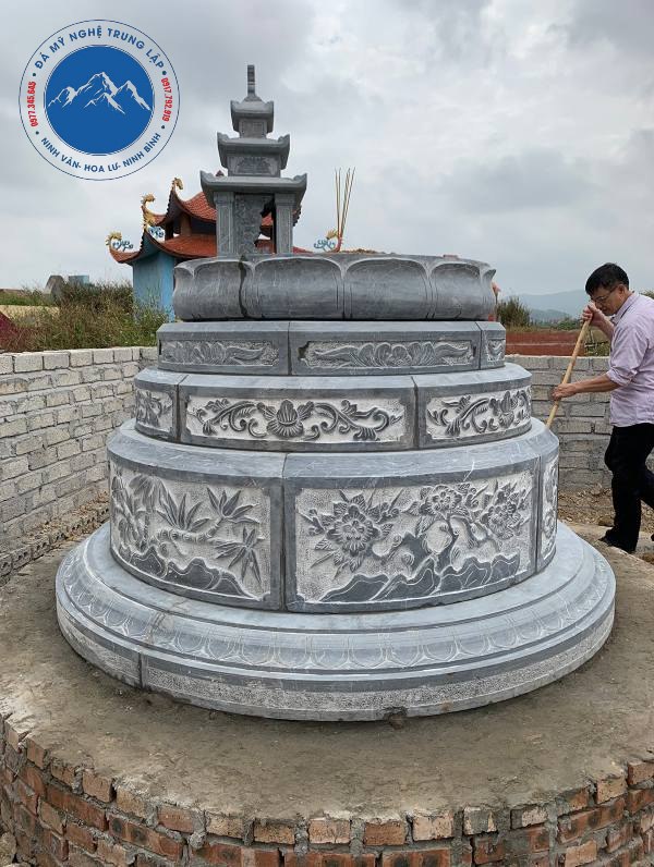 Mộ đá tròn ngũ cấp chạm khắc hoa văn rồng phượng