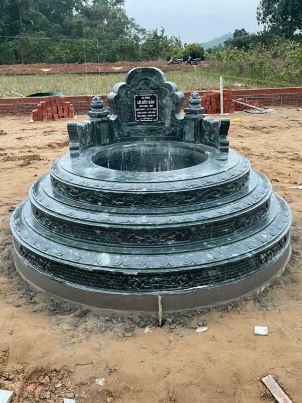 Mộ đá tròn xanh rêu mang đến vẻ đẹp thanh thoát, uyển chuyển