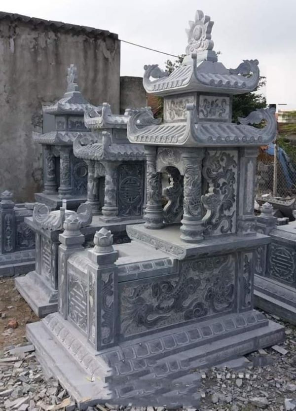 Mộ đá xanh 2 mái thể hiện sự trang trọng và thanh thoát