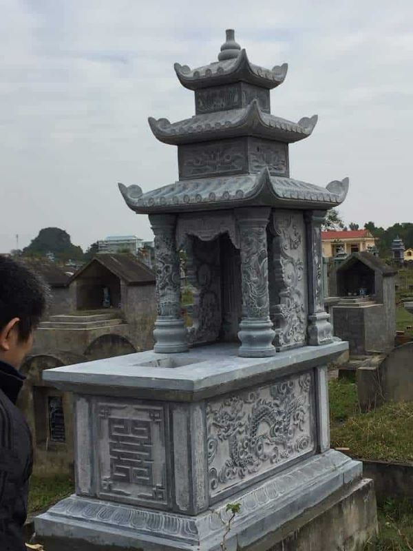 Mộ đá xanh 3 mái với thiết kế thanh thoát và uy nghiêm