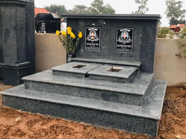 Mộ đôi lát gạch tượng trưng cho tình cảm gắn bó vĩnh hằng