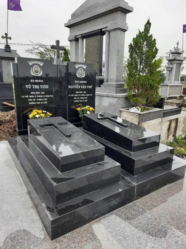 Mộ đôi với đường nét thanh thoát nhẹ nhàng và tinh tế