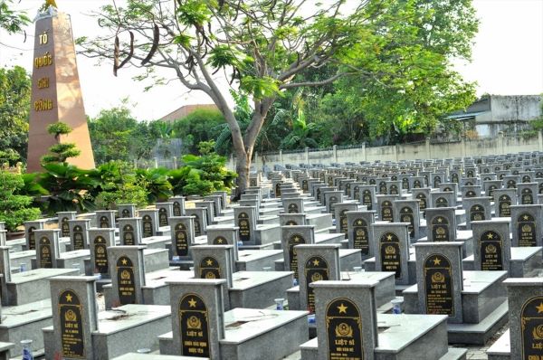 Mộ đơn giản theo tiêu chuẩn quân đội Việt