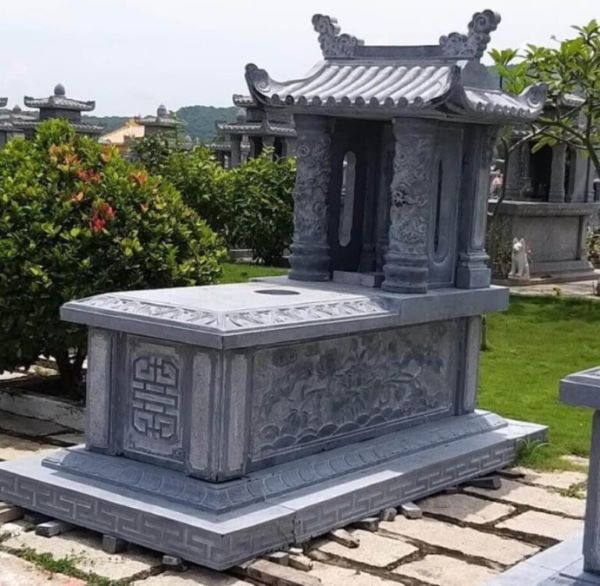 Mộ mái che đẹp với phần nắp được đánh bóng