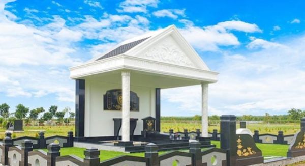 Mộ mái thái đá trắng tạo vẻ thanh thoát nhẹ nhàng