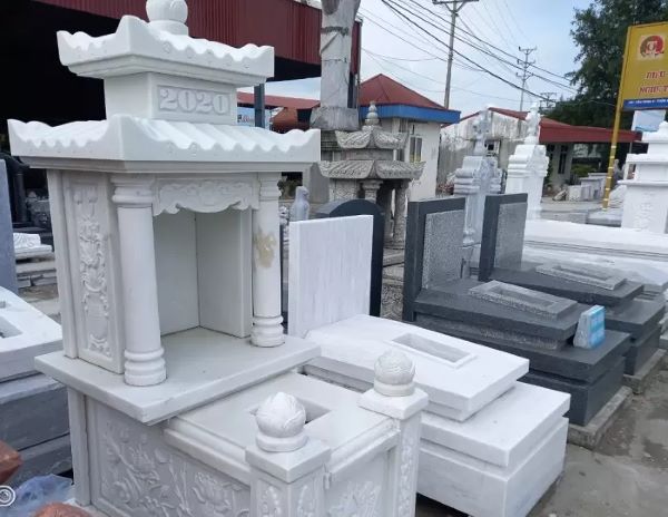 Mộ úp đá trắng tinh khôi mang vẻ thanh thoát