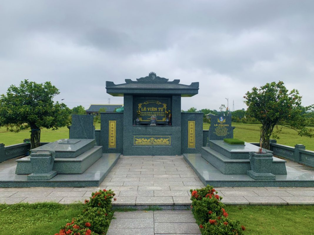 Mộ đá đôi hoa văn tinh tế, thể hiện lòng hiếu thảo sâu sắc