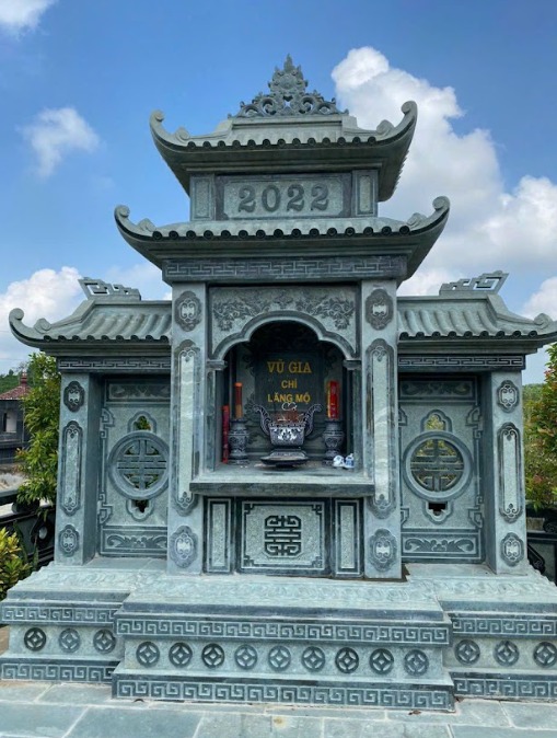 Mộ đá kết hợp với cây xanh