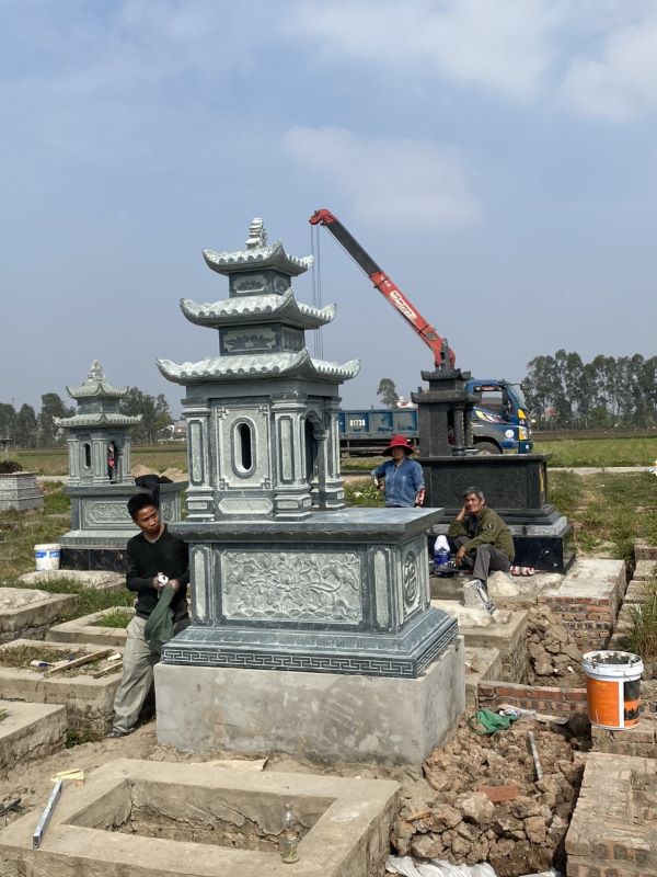 Mỗi chi tiết mộ đá ba mái được gia công tỉ mỉ kỹ lưỡng
