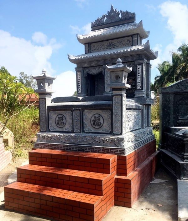 Nắp mộ là tấm đá được đặt lên phía trên đế mộ