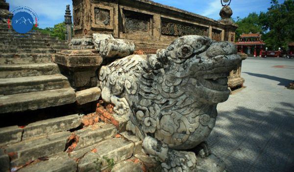 Nghê đá đực và cái hướng ra ngoài