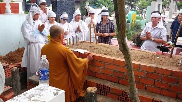 Nghi thức cúng mở cửa mả trong 3 ngày