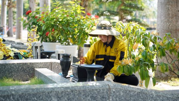 Những điều cần tránh khi chăm sóc mộ phần