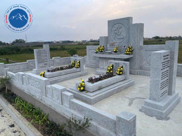 Quá trình lắp đá vào khu lăng mộ dòng họ