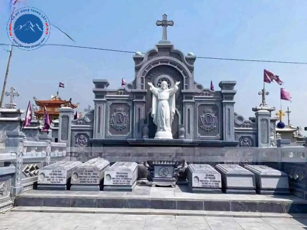 Quá trình lắp đặt phần mái đao lăng mộ cực kỳ an toàn