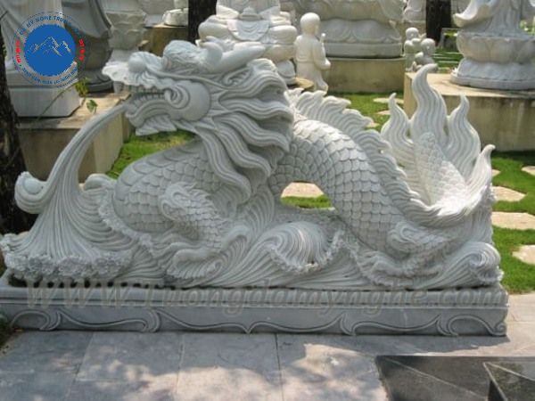 Rồng đá biểu tượng quyền uy và bảo vệ gia chủ
