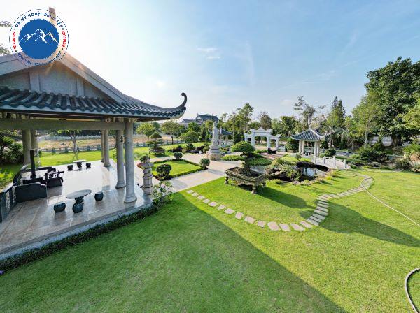 “Sa cần tú lệ” nghĩa là núi bao quanh huyệt